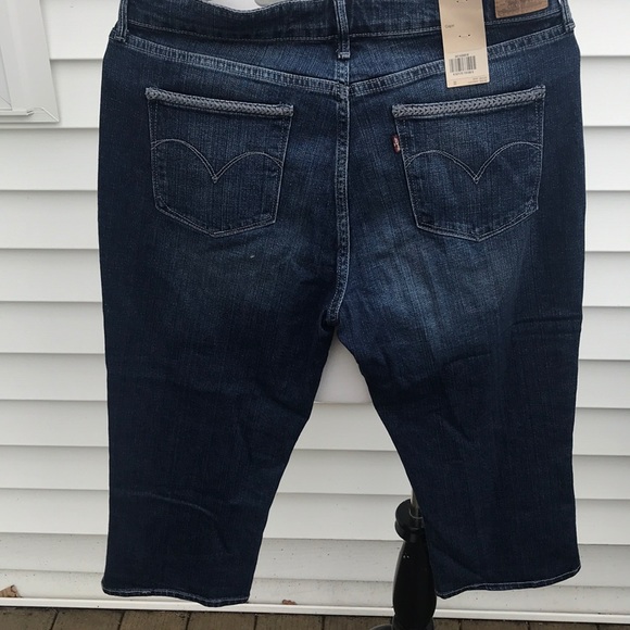 Levi’s Capri new with tags . Size 32 - Picture 6 of 8